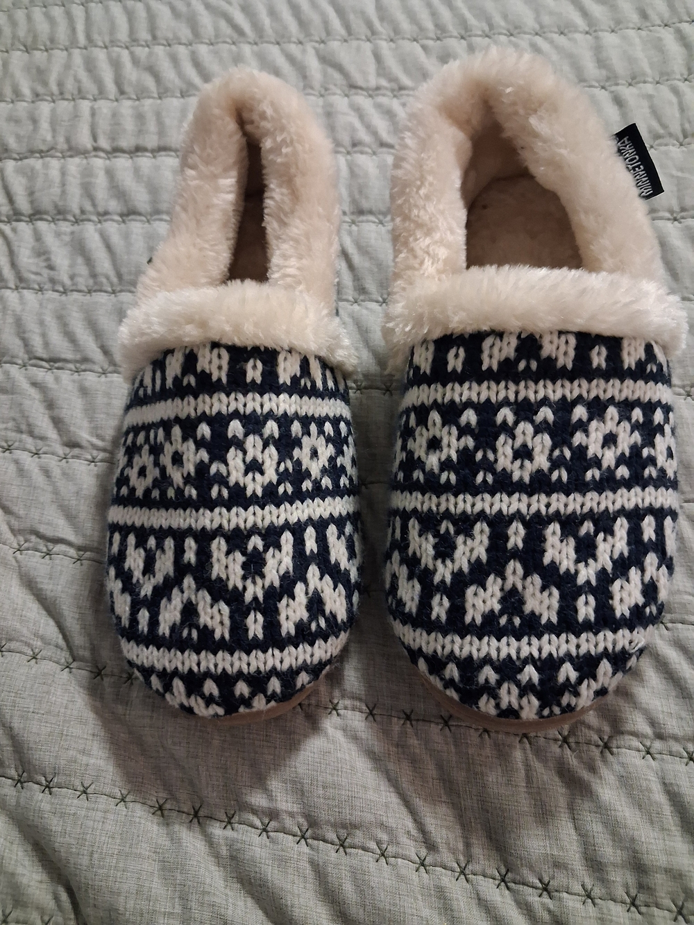 Minnetonka Navy & Cream Knit Faux-Fur Lined Slippers